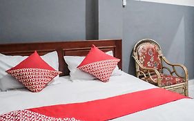 OYO 93117 Penginapan Tiga Dara